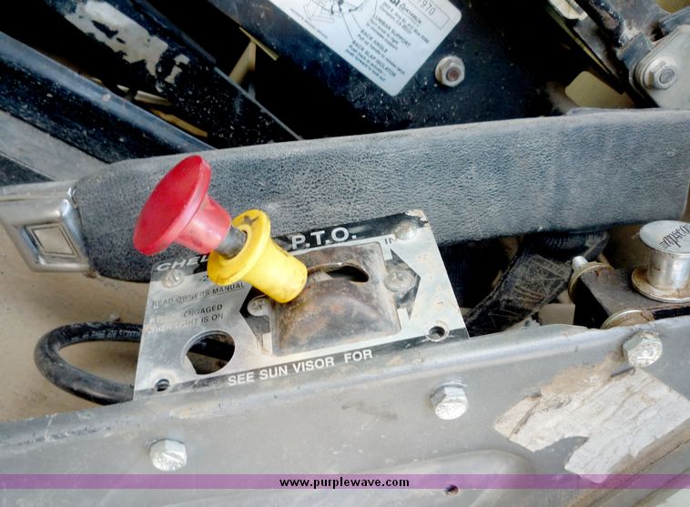 image for item 4042 1987 Mack Econodyne semi truck