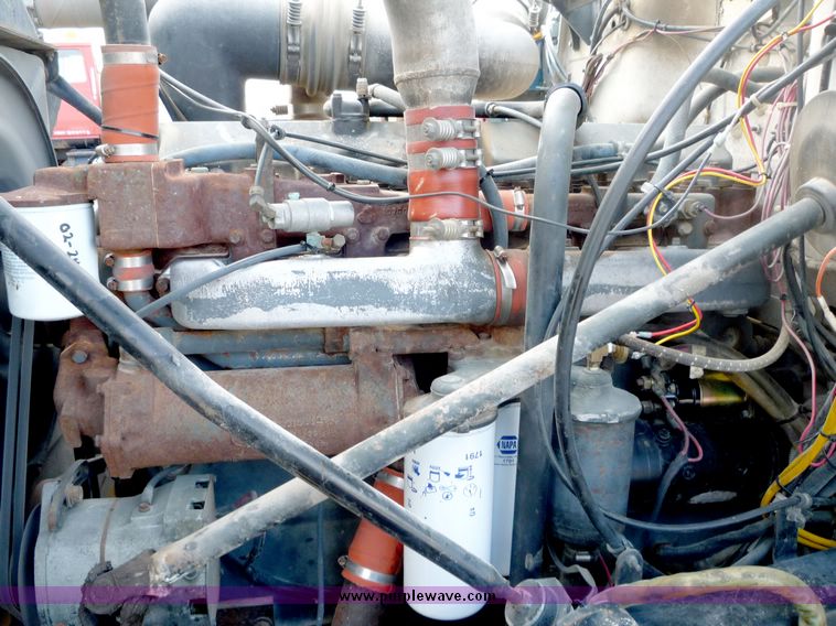 image for item 4042 1987 Mack Econodyne semi truck