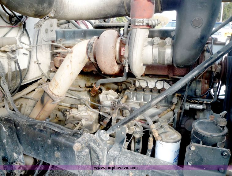 image for item 4042 1987 Mack Econodyne semi truck