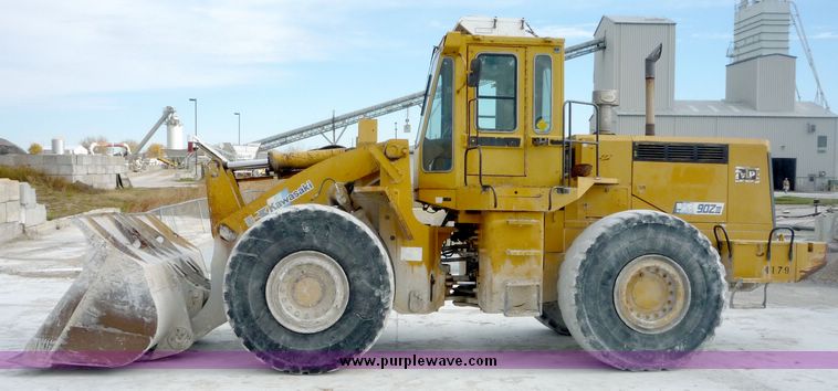 image for item 4055 Kawasaki 902 wheel loader