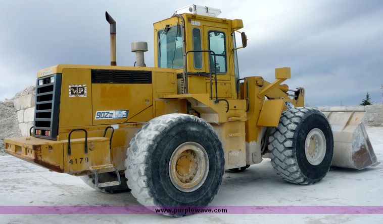 image for item 4055 Kawasaki 902 wheel loader