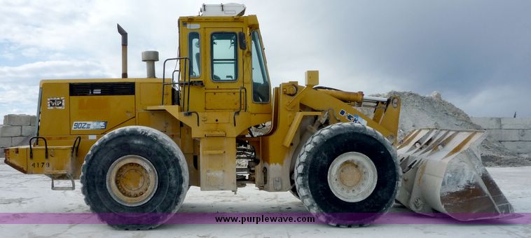 image for item 4055 Kawasaki 902 wheel loader