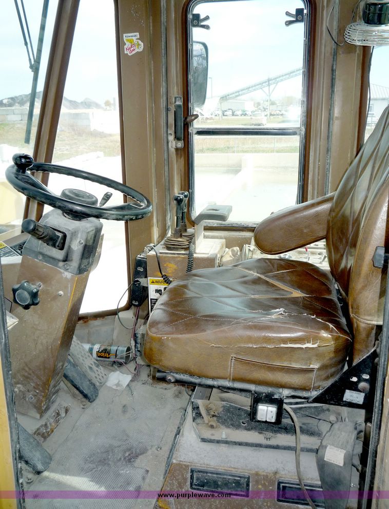 image for item 4055 Kawasaki 902 wheel loader