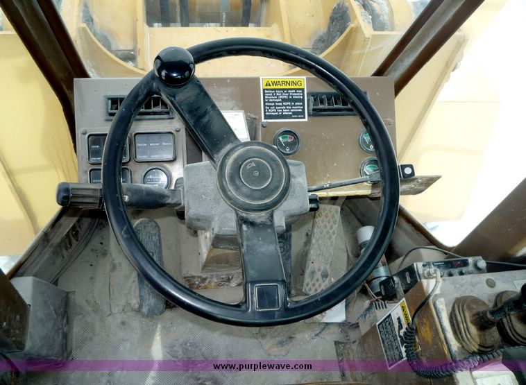 image for item 4055 Kawasaki 902 wheel loader