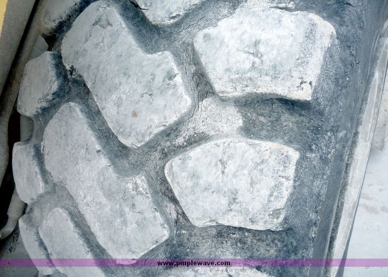 image for item 4055 Kawasaki 902 wheel loader