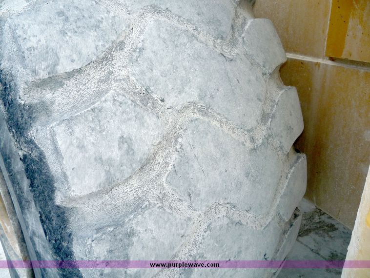 image for item 4055 Kawasaki 902 wheel loader