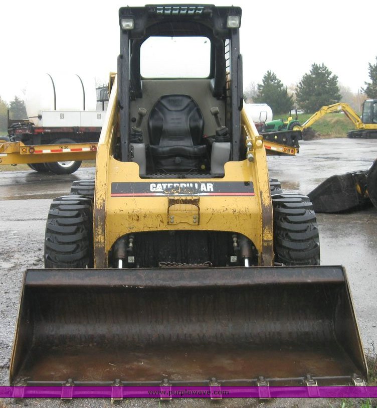 image for item 5000 2004 Caterpillar 246B skid steer