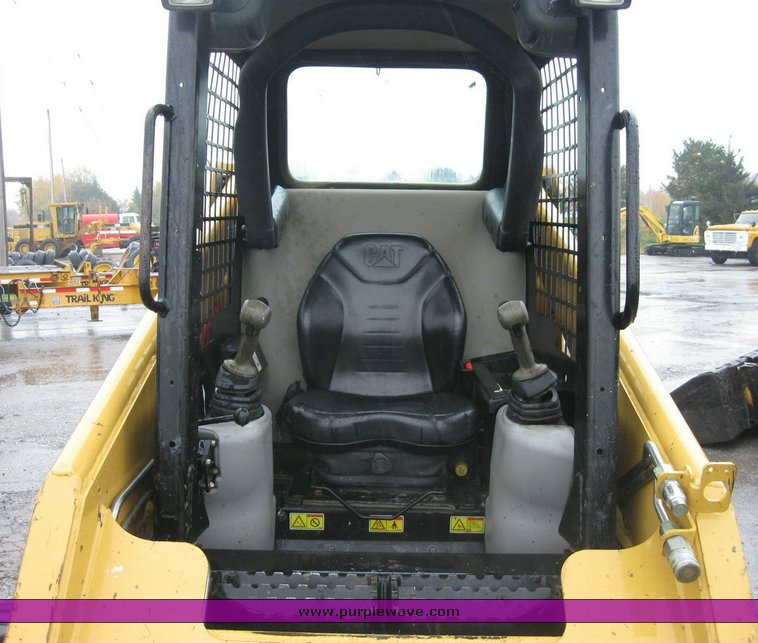 image for item 5000 2004 Caterpillar 246B skid steer