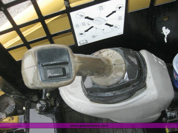 image for item 5000 2004 Caterpillar 246B skid steer