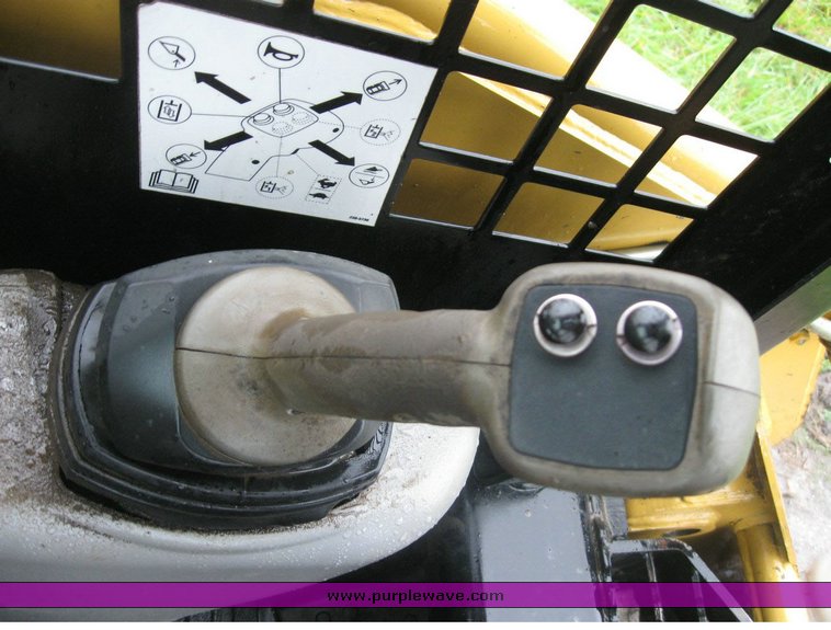 image for item 5000 2004 Caterpillar 246B skid steer