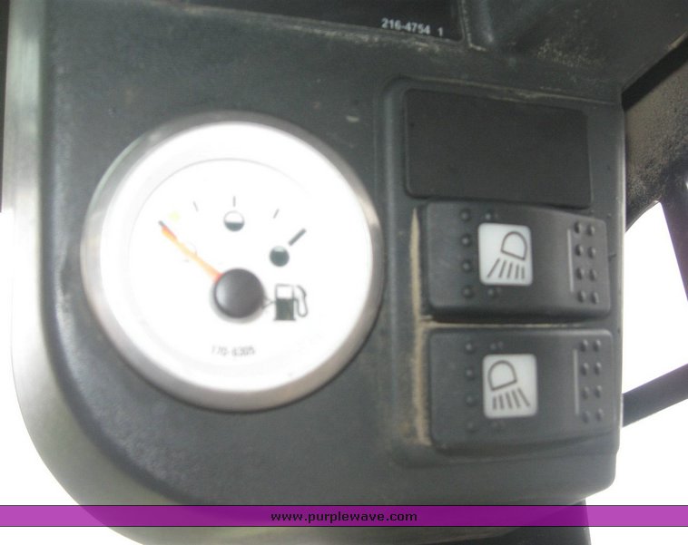 image for item 5000 2004 Caterpillar 246B skid steer