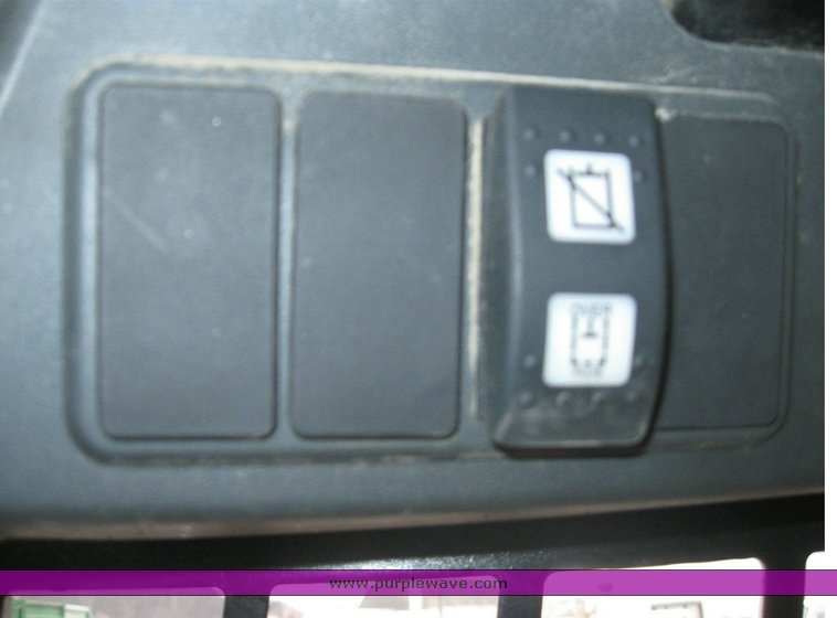 image for item 5000 2004 Caterpillar 246B skid steer