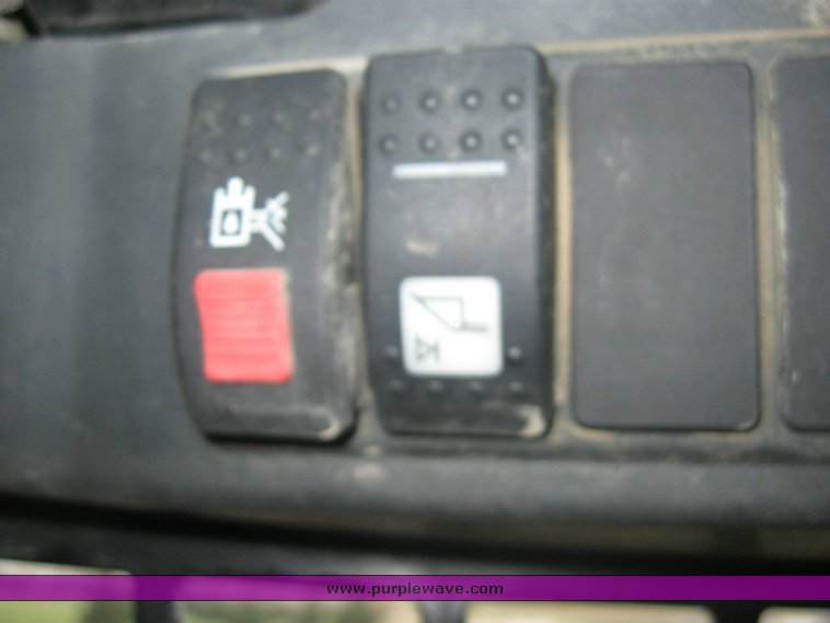 image for item 5000 2004 Caterpillar 246B skid steer