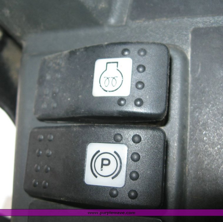 image for item 5000 2004 Caterpillar 246B skid steer