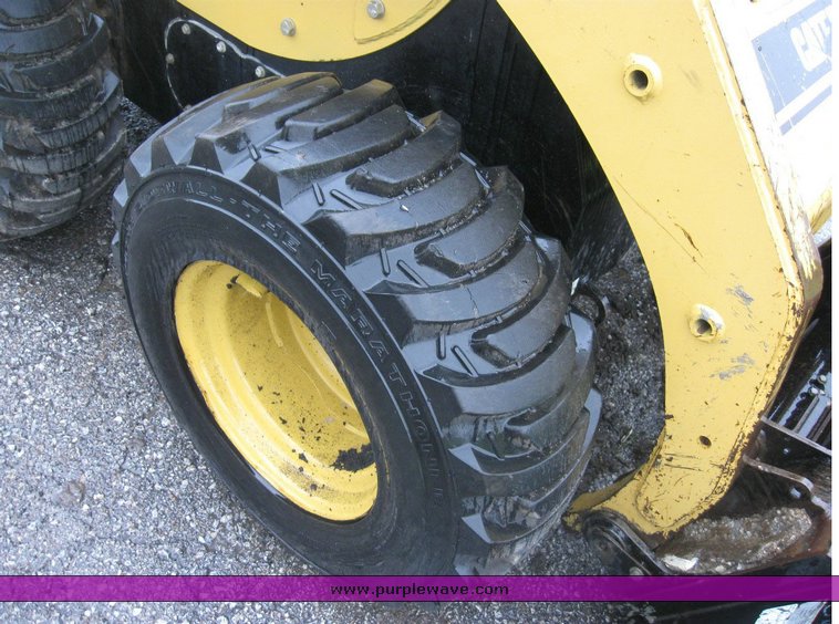 image for item 5000 2004 Caterpillar 246B skid steer