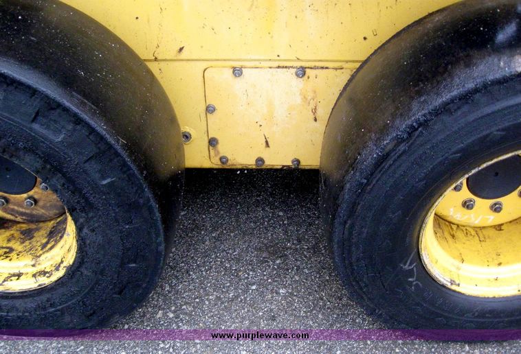 image for item 5001 John Deere 270 skid steer