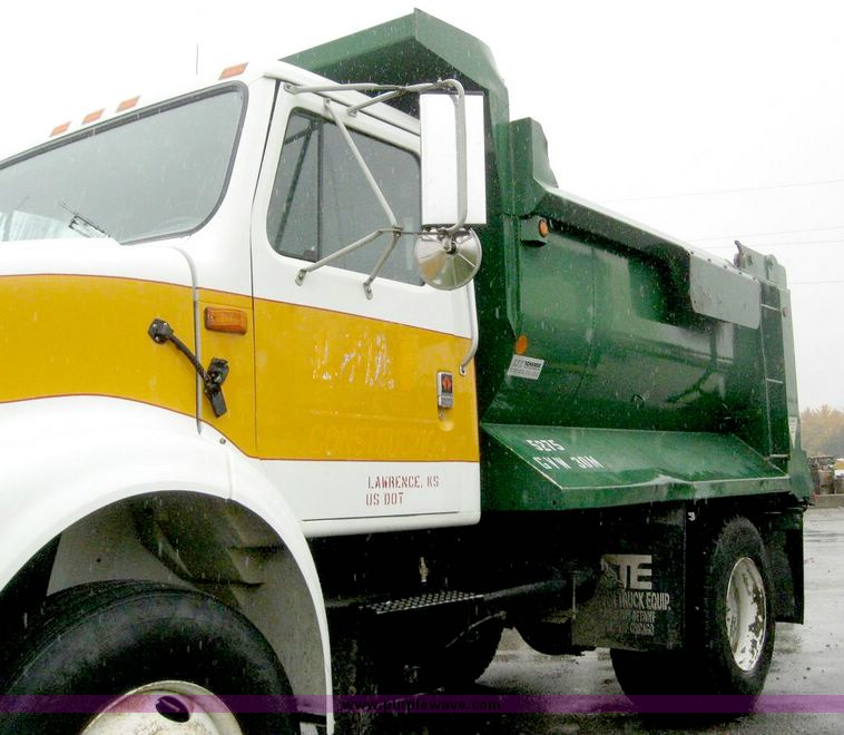 image for item 5007 1990 International 7155 SADT dump bed truck