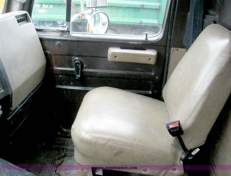 image for item 5007 1990 International 7155 SADT dump bed truck