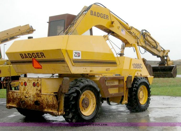 image for item 5012 1996 Badger 1085C wheel excavator