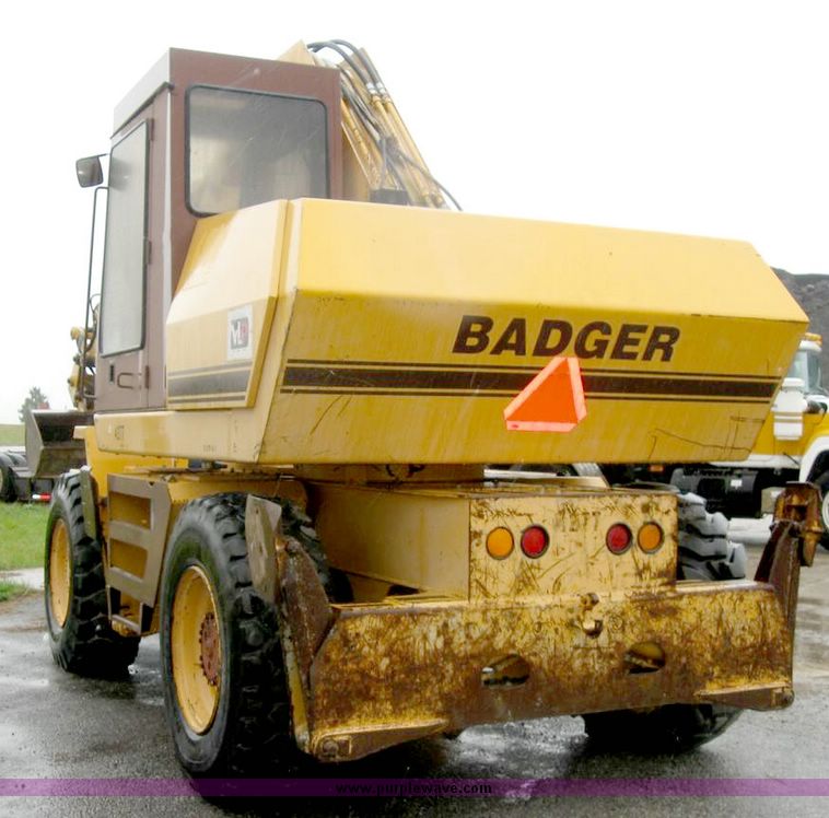 image for item 5012 1996 Badger 1085C wheel excavator