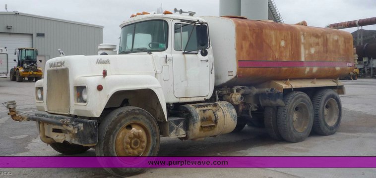image for item 5037 1981 Mack water truck