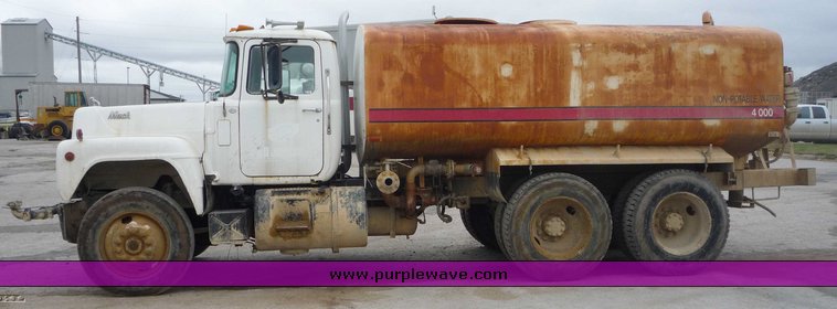 image for item 5037 1981 Mack water truck