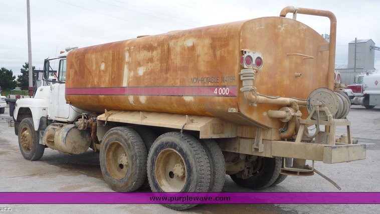image for item 5037 1981 Mack water truck