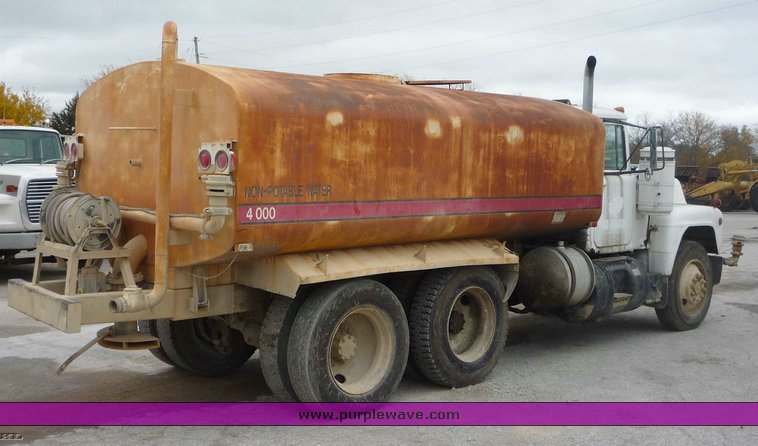 image for item 5037 1981 Mack water truck