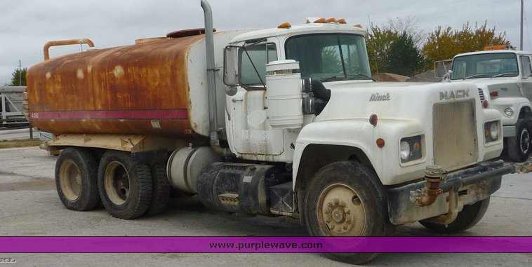 image for item 5037 1981 Mack water truck