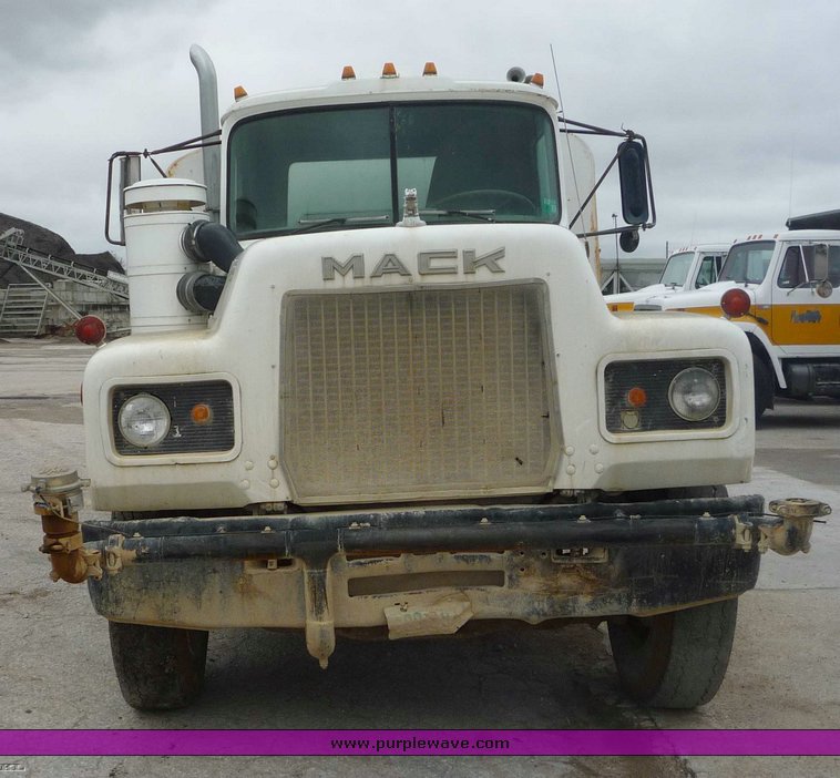 image for item 5037 1981 Mack water truck