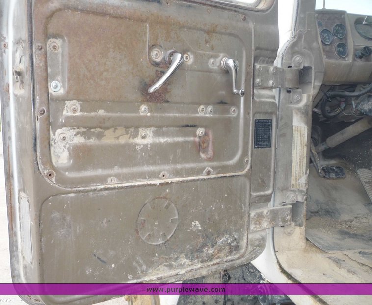 image for item 5037 1981 Mack water truck