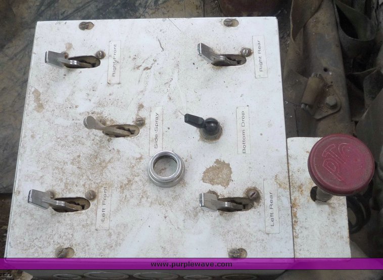 image for item 5037 1981 Mack water truck