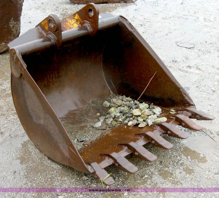 36" excavator bucket in Lawrence, KS Item 6837 sold Purple Wave