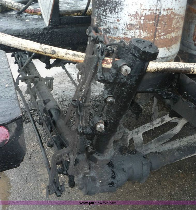 image for item 6867 1971 Ford F750 asphalt applicator