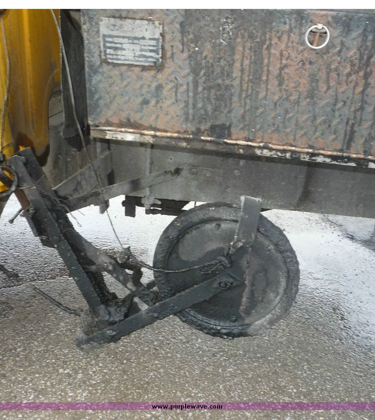 image for item 6867 1971 Ford F750 asphalt applicator