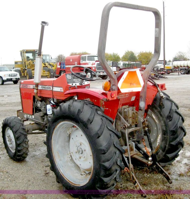 image for item 6868 1989 Massey-Ferguson 1045 tractor