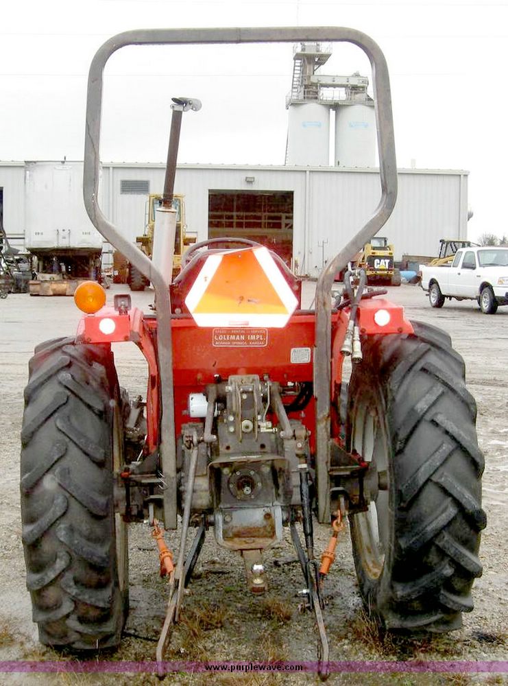 image for item 6868 1989 Massey-Ferguson 1045 tractor
