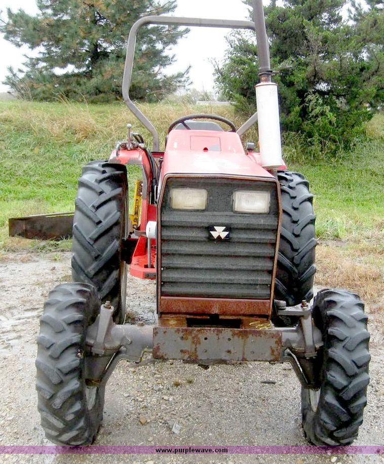 image for item 6868 1989 Massey-Ferguson 1045 tractor