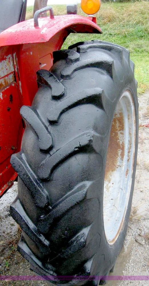 image for item 6868 1989 Massey-Ferguson 1045 tractor