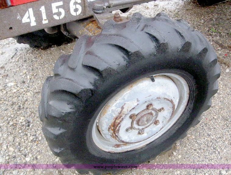 image for item 6868 1989 Massey-Ferguson 1045 tractor