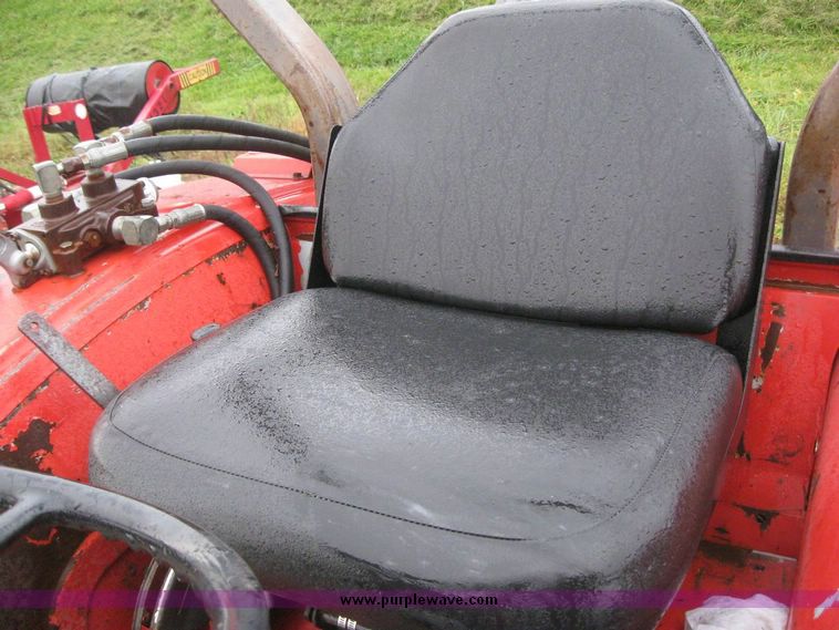 image for item 6868 1989 Massey-Ferguson 1045 tractor