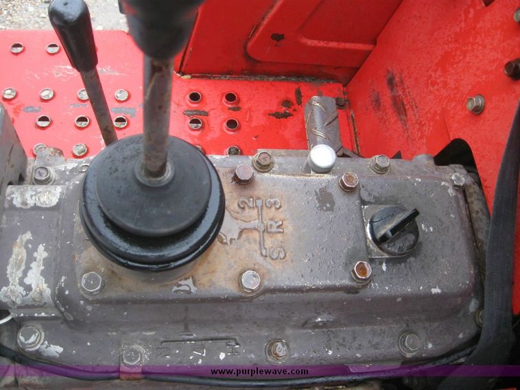 image for item 6868 1989 Massey-Ferguson 1045 tractor