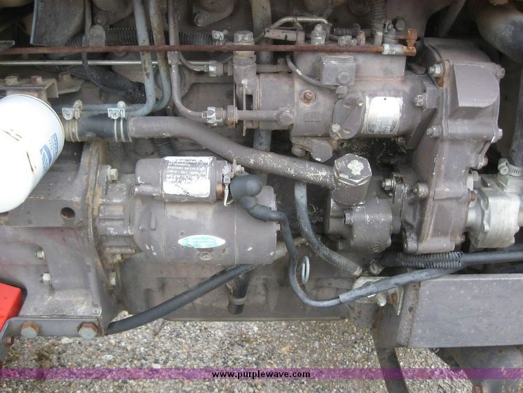 image for item 6868 1989 Massey-Ferguson 1045 tractor