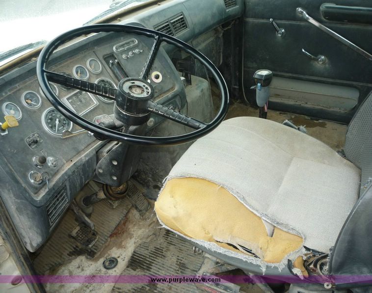 image for item 6869 1988 Ford L8000 water truck