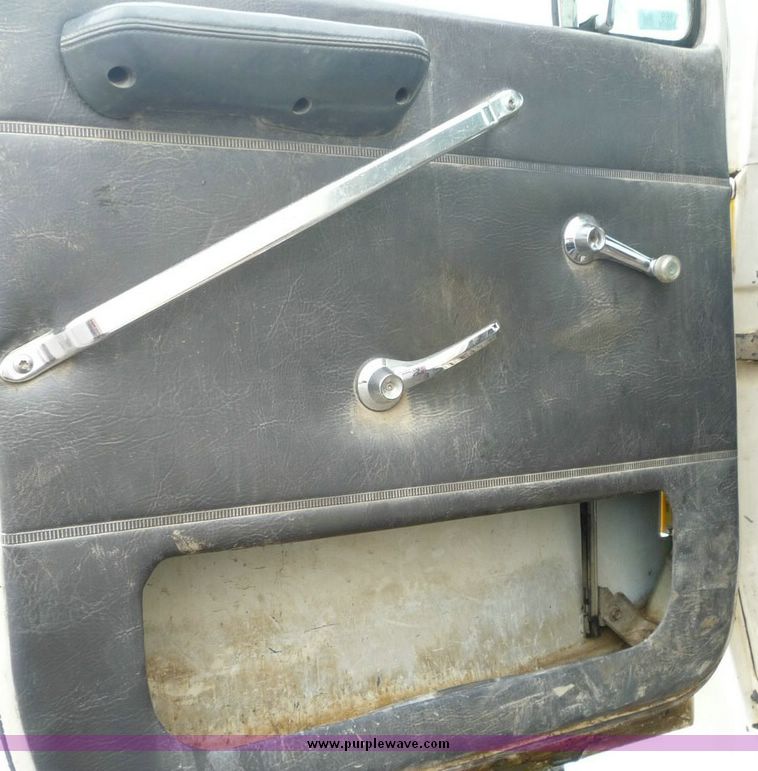 image for item 6869 1988 Ford L8000 water truck