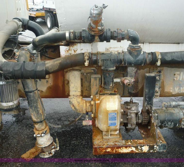 image for item 6869 1988 Ford L8000 water truck