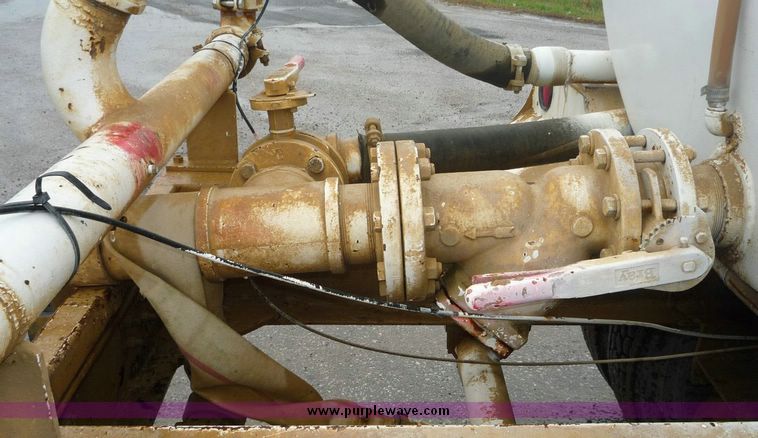 image for item 6869 1988 Ford L8000 water truck