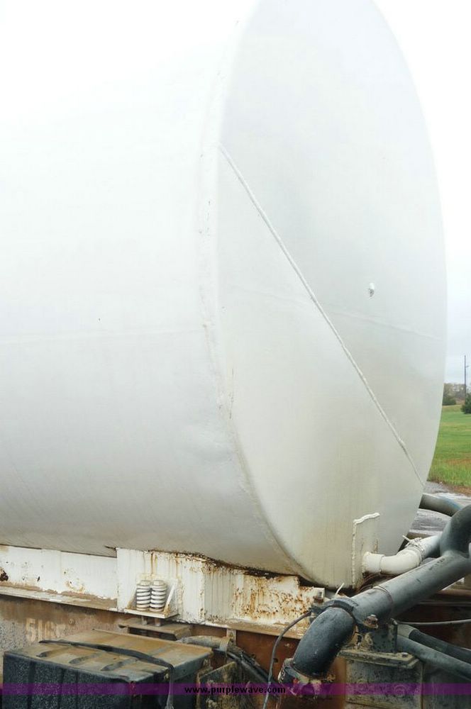 image for item 6869 1988 Ford L8000 water truck