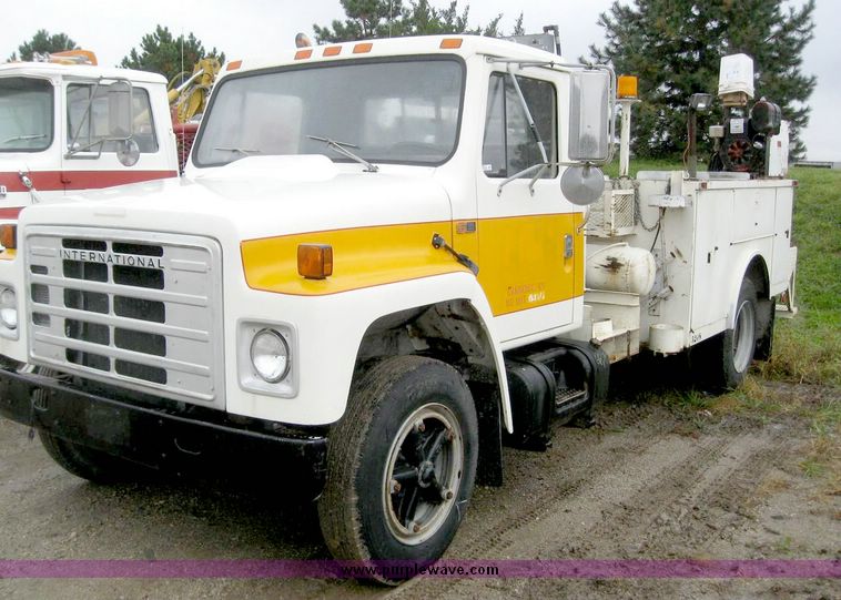 image for item 6870 1986 International L1654 service truck