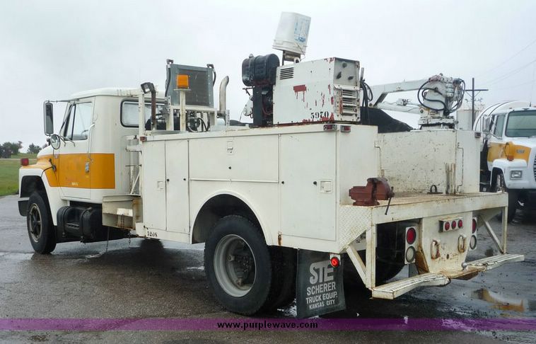 image for item 6870 1986 International L1654 service truck